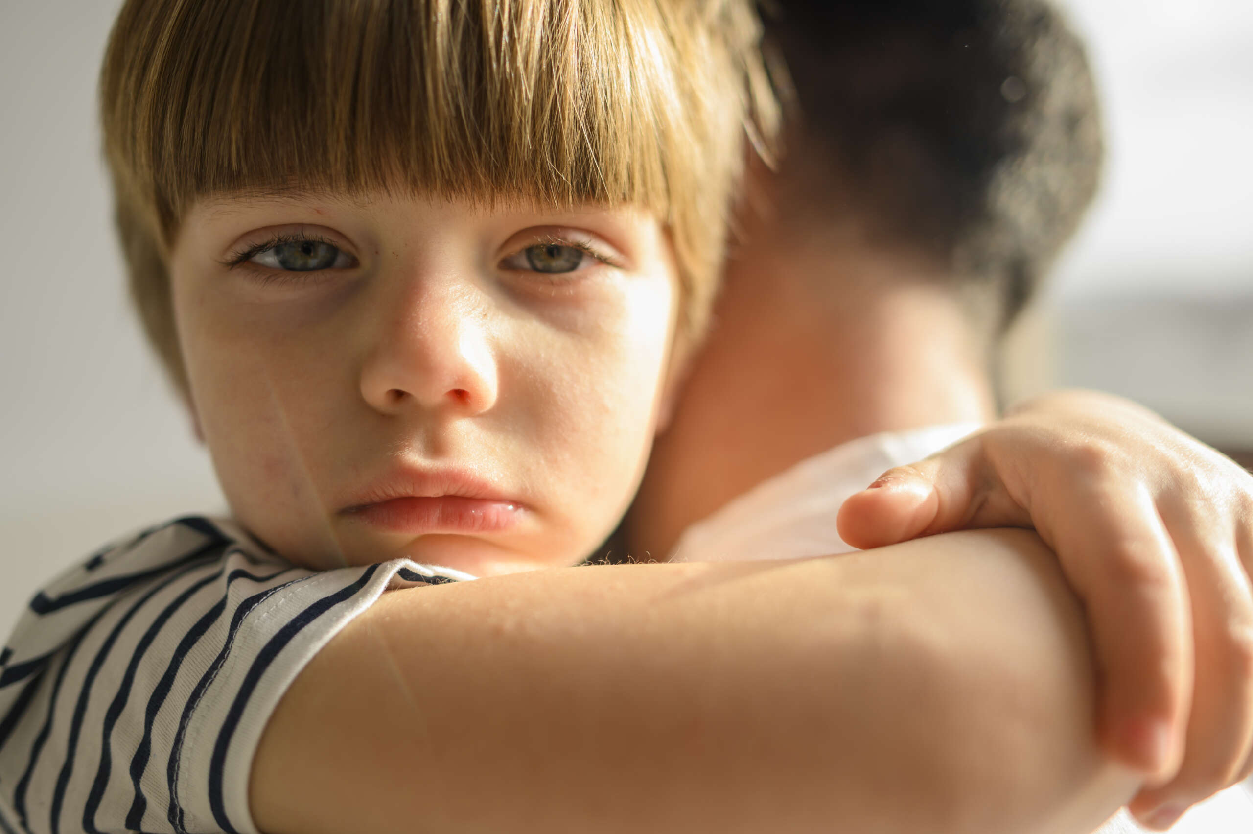 Cómo poner límites a los hijos sin culpa: el arte de educar desde la firmeza y el afecto